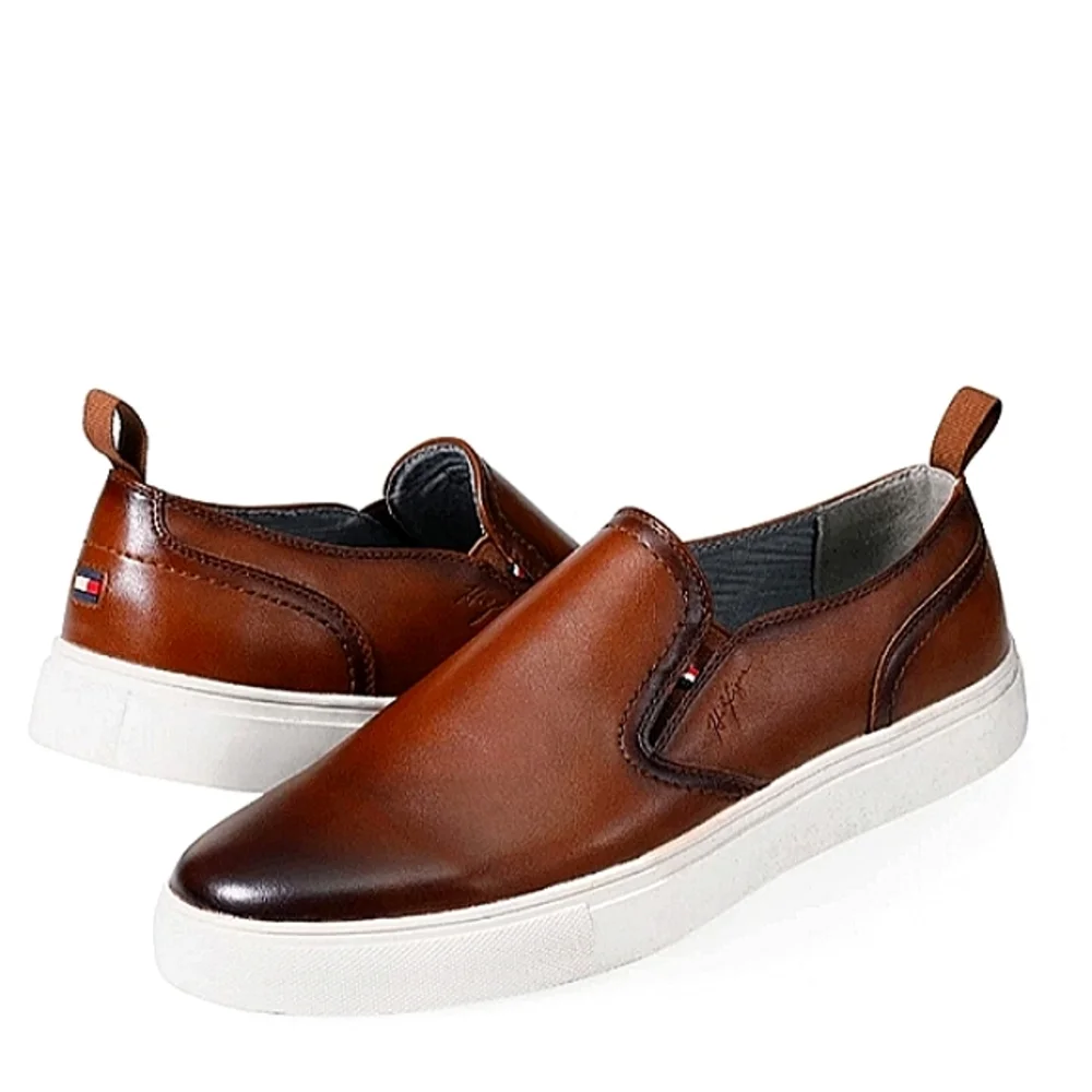 New w/Box Tommy Hilfiger Kozal Vegan Leather Burnished Med Brown Slip-On Loafers